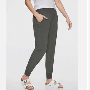 *AVAIL TIL 9/10* Athleta Soho Jogger, size 6P, olive green